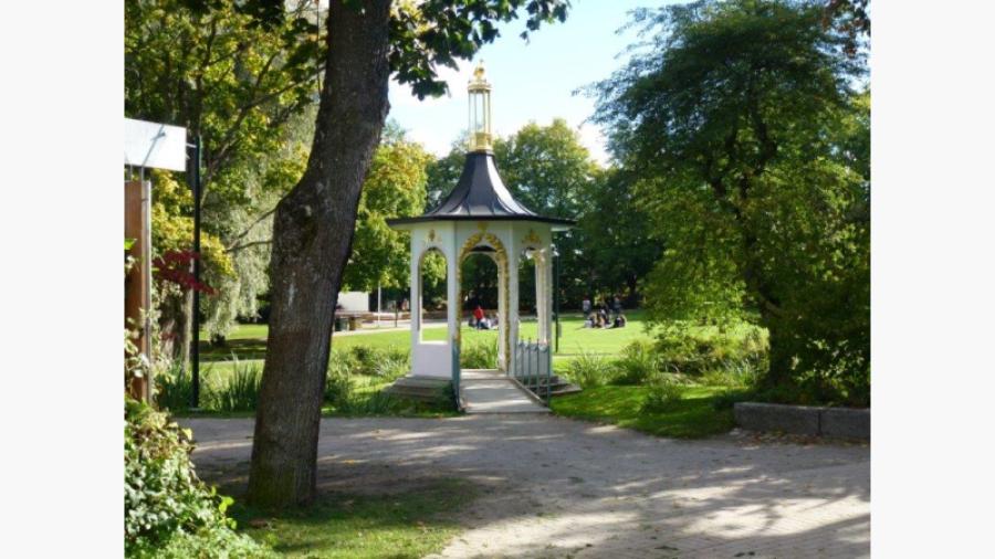 Paviljongen mot scenen